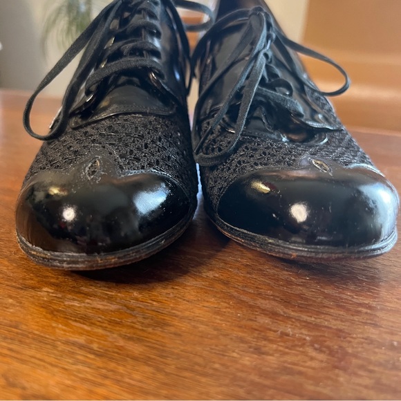 Vintage 1940s Patent Leather and Mesh Shoes - Picture 7 of 9